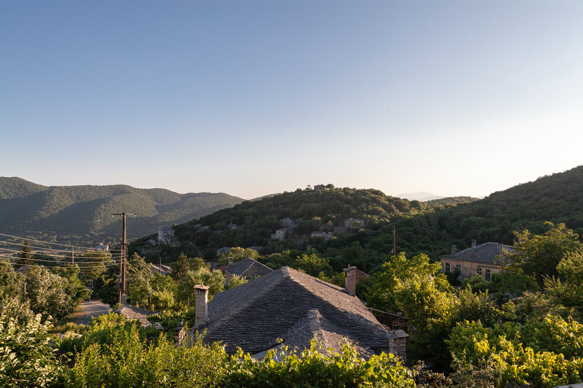 Timfi-kamer, Deluxe Suite Mountain View, een intrigerende en tot in de puntjes verzorgde suite die een vorstelijk verblijf biedt aan gasten die op zoek zijn naar goede smaak en een nog mooier uitzicht.